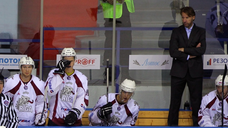 Ronalds Ozoliņš un "Rīgas" hokejisti
Foto: www.mhl.khl.ru