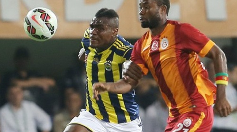 Emanuels Emenike pret Oreljēnu Šedžū
Foto: fenerbahce.org