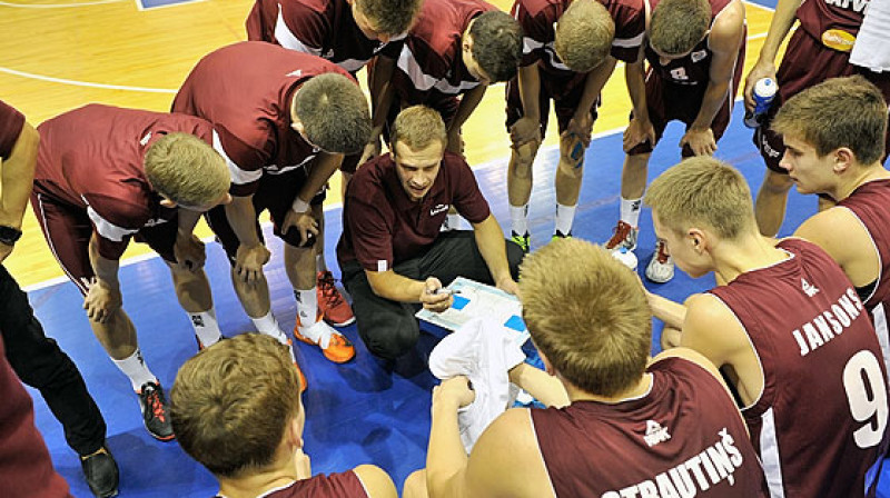 U16 izlase: Eiropas čempionāta pusfinālā pret Spānijas kadetiem ar komandas spēku.
Foto: FIBAEurope.com