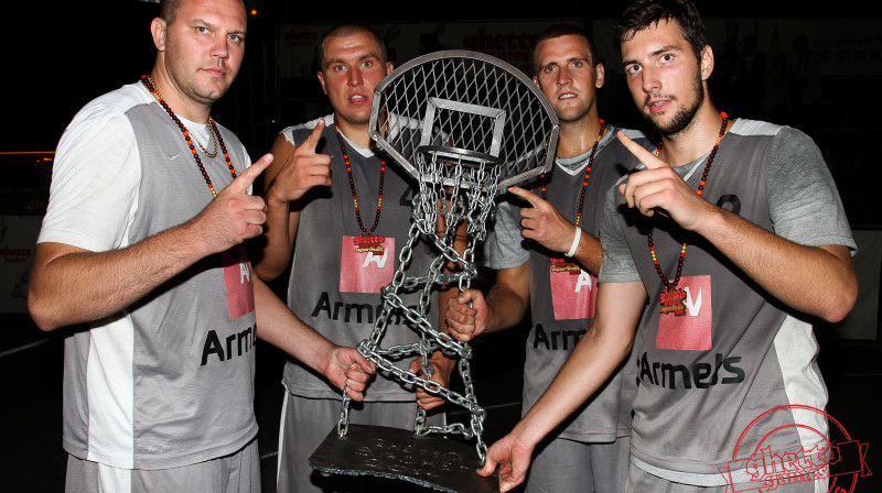 "Armets" (no kreisās): Arvis Vālodze, Edgars Krūmiņš, Sandis Silavs un Rihards Ginters
Foto: Renārs Buivids (Ghetto Family)