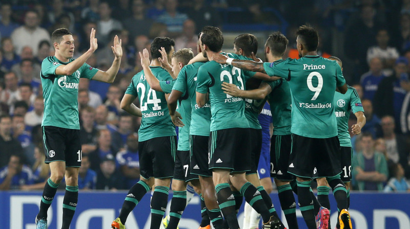 "Schalke 04" futbolisti priecājas par vārtu guvumu
Foto: AP/Scanpix