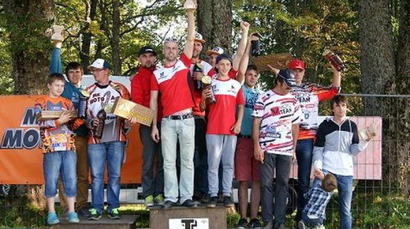 1.vieta "Motosports RT"
2.vieta "Moto A-Z"
3.vieta "JVE Mototeam Riga"
Foto: Luīze Mīkstā