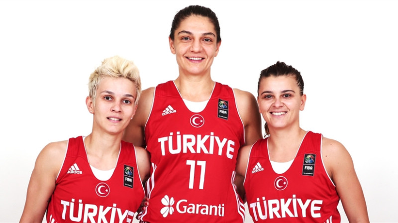 Išila Albena (pirmā no kreisās): uzvaras tālmetiens 47 sekundes pirms spēles beigām
Foto: www.fiba.com