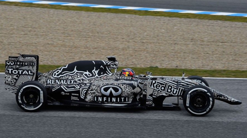 "Red Bull" krāsojums F1 testos
Foto: Pirelli/Hone