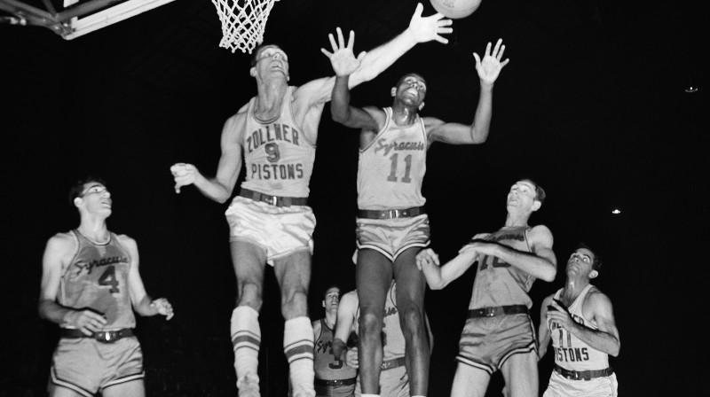 Ērls Loids (#11) 1955. gadā, pārstāvot "Syracuse" komandu
Foto: AP/Scanpix