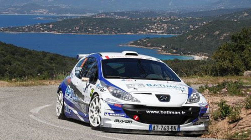 Ainava un sacīkšu auto Korsikas rallijā
Foto: rallye-sport.fr