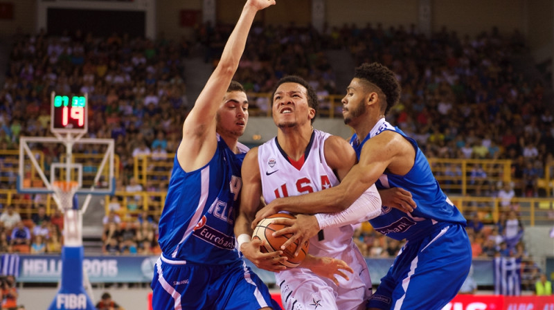 Džeilens Brensons cīņā ar Taileru Dorsiju
Foto: FIBA