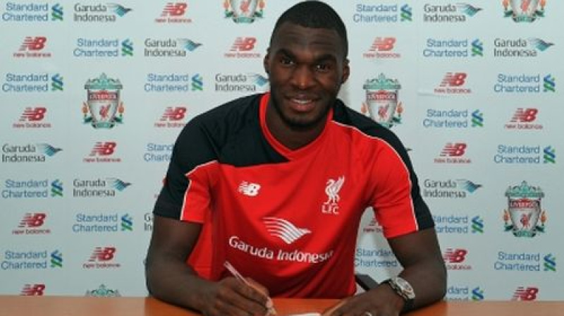 Kristians Benteke paraksta līgumu ar "Liverpool"
Foto: Liverpoolfc.com