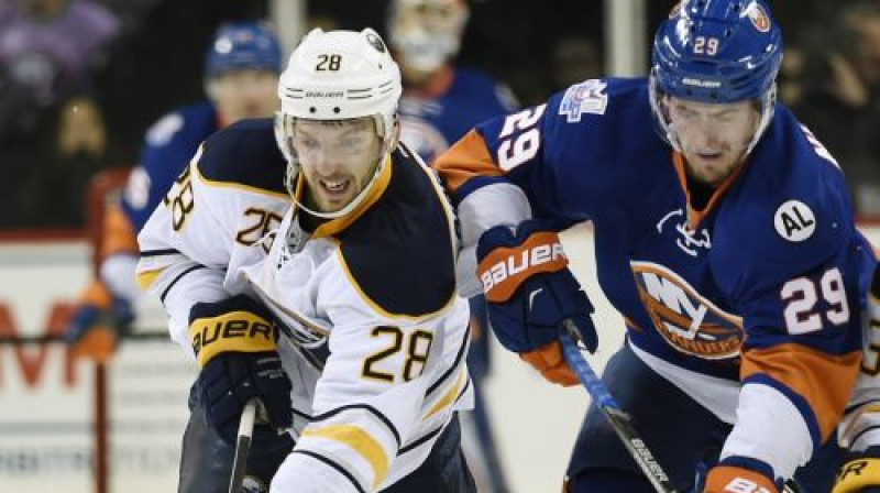 Zemgus Girgensons pret "Islanders"
Foto: AP/Scanpix