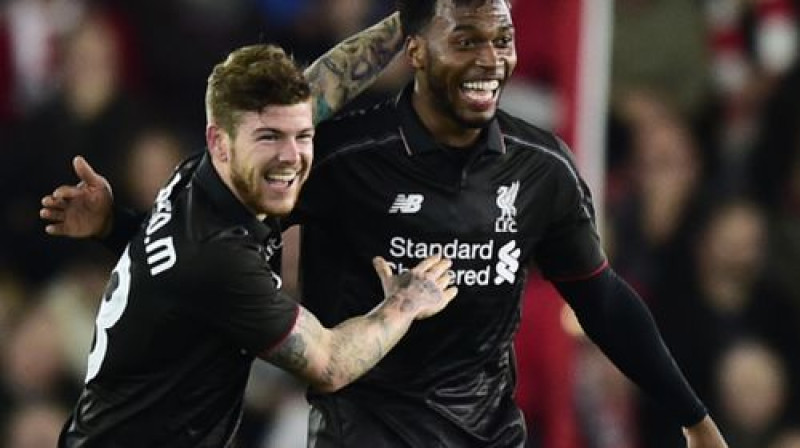 Alberto Moreno un Deniels Staridžs
Foto: AP/Scanpix