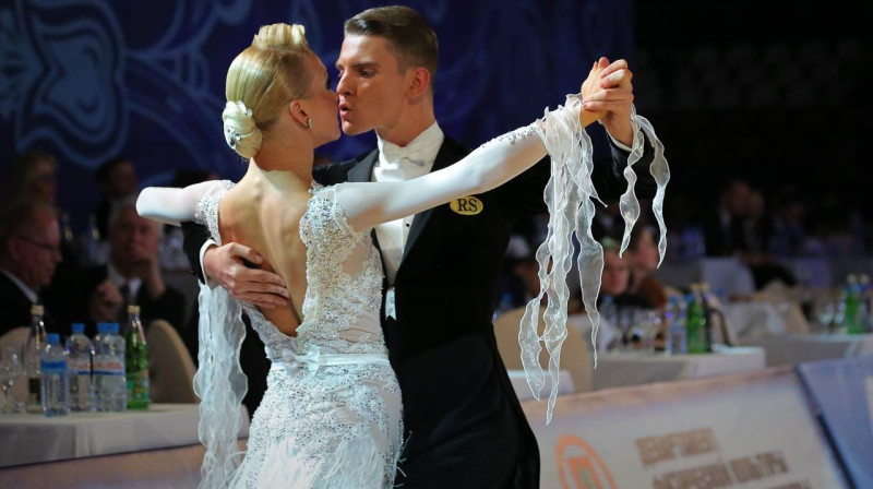 Jaunie pasaules čempioni D.Žarkovs/O.Kuļikova. Foto no dejotāju personīgā arhīva.