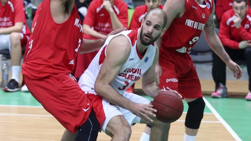 Žeļko Sakičs cīņā pret "Giants" spēlētājiem
Foto: fibaeurope.com