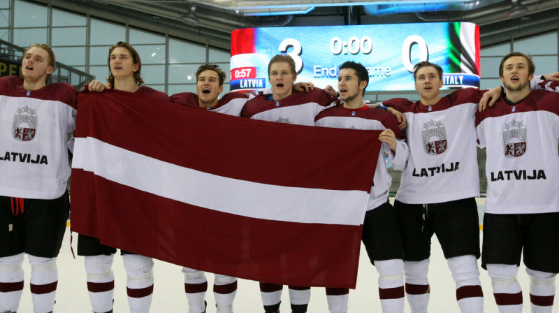 Latvijas U20 hokeja izlase pagājušā gada nogalē izcīnīja tiesības startēt pasaules čempionāta augstākajā divīzijā.
Foro: Werner Kreinbucher, IIHF