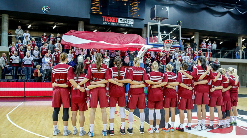 Latvijas basketbolistes un līdzjūtēji
Foto: Ray Vysniauskas