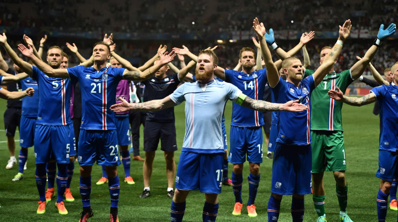 Islandes izlase pēc angļu apspēlēšanas 
Foto: AFP/Scanpix