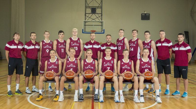 Latvijas U16 puišu izlase: piektdien pirmā spēle Eiropas kadetu čempionātā.
Foto: Renārs Koris