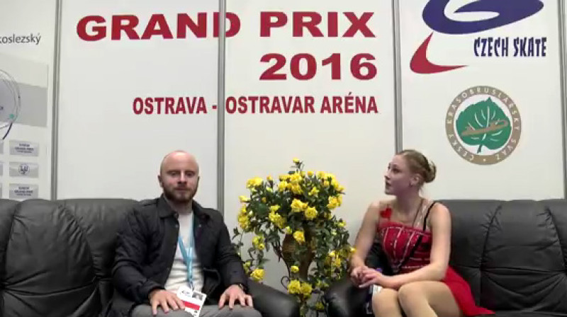Treneris Romāns Panteļejevs un Diāna Ņikitina 
Foto: ISU Junior Grand Prix - Ostrava