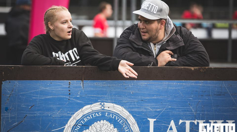 Valērija Sotčenko (no kreisās) kopā ar savu treneri Manvelu Isadžanjanu
Foto: Ghetto Fight