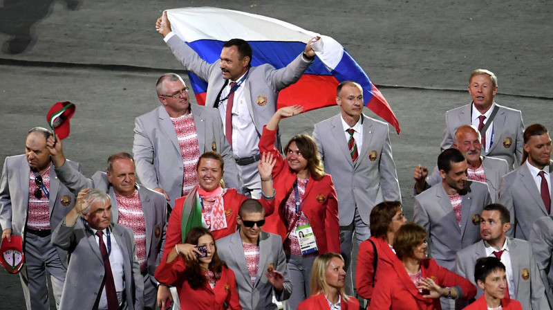 Baltkrievijas delegācija ar Krievijas karogu 
Foto: Vladimirs Astapkovičs, RIA Novosti