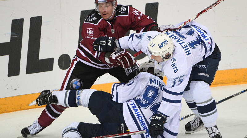 Ēriks Ševčenko: pirmie vārti KHL karjerā 
Foto: Romāns Kokšarovs, Sporta Avīze, f64