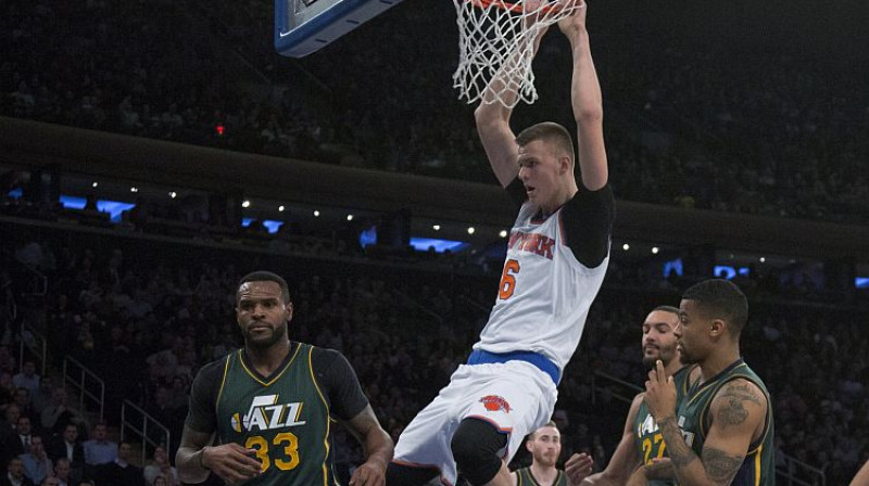 Kristaps Porziņģis pagājušās sezonas spēlē triec bumbu "Jazz" grozā
Foto: AP/Scanpix