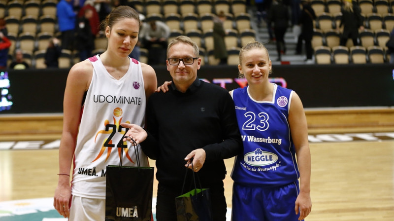 Zenta Meļņika un Aleksandra Tarasova (TSV 1880 Wasserburg) pēc Eiropas kausa spēles
Foto: fiba.com