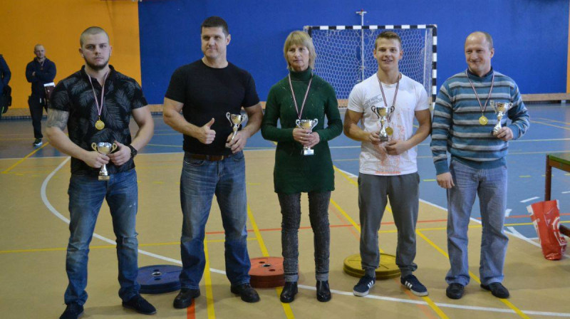 Siguldas Kausa absolūti labākie sportisti. 
No kreisās: Juris Ručkanovs, Uldis Veliks, Svetlana Svjatnaja, Edgars Jurkāns un Sergejs Cviguns.
