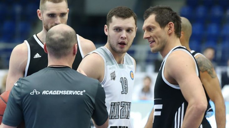 Ivans Strebkovs un Jānis Blūms 
Foto: nn-basket.ru