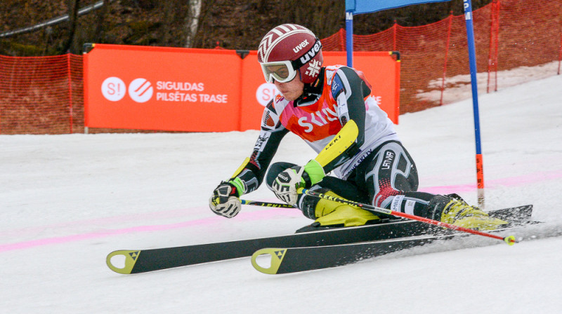 D.Zvejnieks traucas pretī uzvarai. Foto: Infoski.lv, E.Lukšo