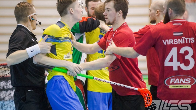 Šodien spēlētāji nežēlos ne sevi ne pretinieku, lai tiktu finālā
Foto: Floorball.lv