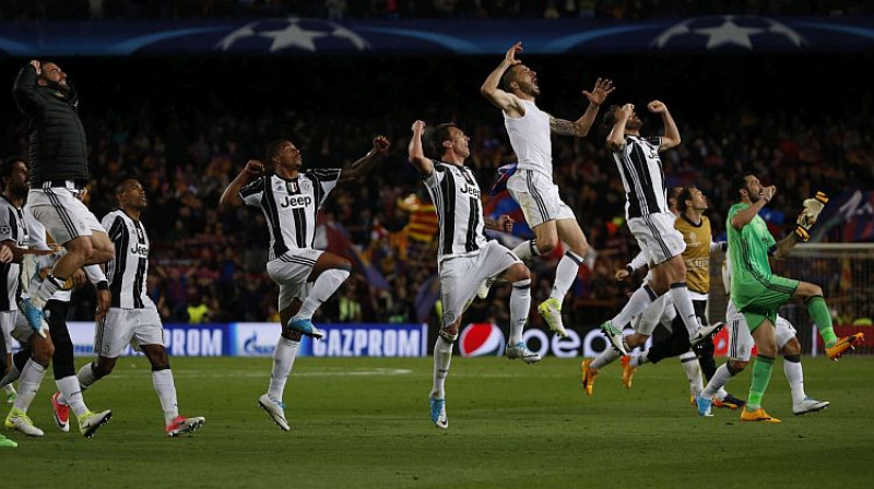 ''Juventus'' futbolisti var līksmot par kārtējo titulu
Foto: AFP/Scanpix