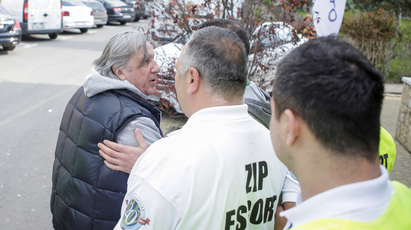 Ilije Nastase nupat izvests ārā no arēnas
Foto: Reuters/Scanpix