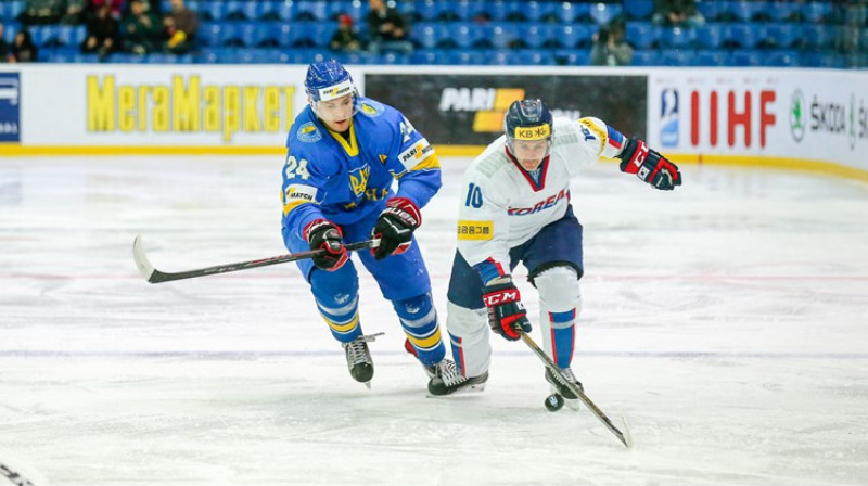 Spēlē Dienvidkorejas un Ukrainas izlases.
http://wmia2017.iihf.com/