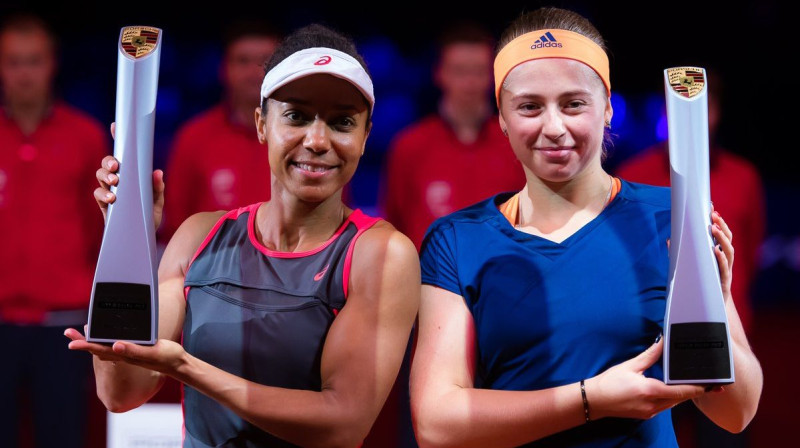 Aļona Ostapenko un Rakele Atavo
Foto: Porsche Tennis Grand Prix