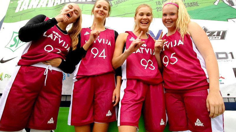 Latvijas U18 izlases meitenes pēc uzvaras “Sprite Streetball” – Igaunijas čempionāta – noslēguma posmā “Tallinn Open”.
Publicitātes foto