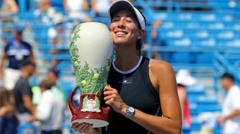 Garbinje Mugurusa ar Sinsinati turnīra trofeju
Foto: Sipa USA/Scanpix