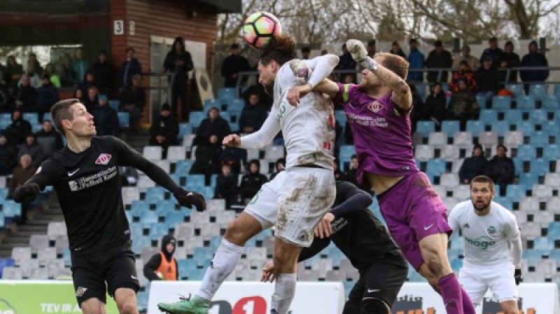 Kristaps Grebis cīņā pret Jevgeņiju Nerugalu
Foto: Mārtiņš Sīlis/FK Liepāja/Mogo