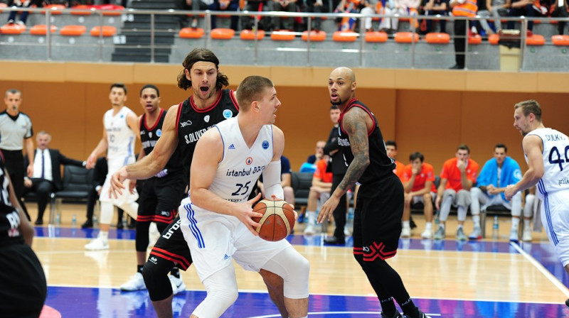 Stambulas "İstanbul Büyükşehir Belediyespor" pret Vircburgas "s.Oliver"
Foto: FIBA