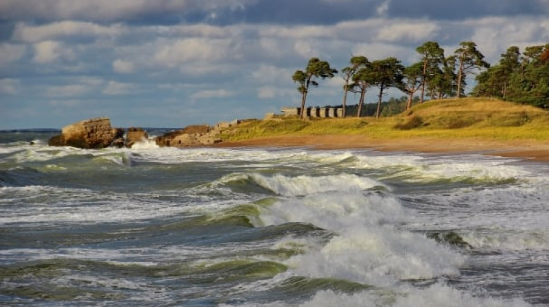Karaostas pludmale Liepājā, gar kuru skries dalībnieki.