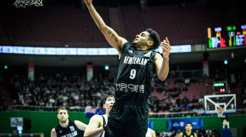 Jaunzēlandes izlases spēlētājs Korijs Vebsters dienvidkorejiešu grozā šodien sabēra 30 punktus
Foto: FIBA