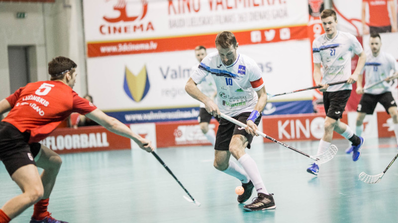 Mārtiņa Rajecka precīzs tālmetiens ļāva "Pārgaujai" izlīdzināt rezultātu sērijā
Foto: Floorball.lv