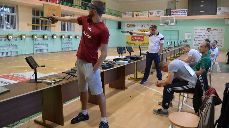 Lauris Strautmanis (no kreisās) un Igors Aleksandrovs
Foto: Riga Shooting Club