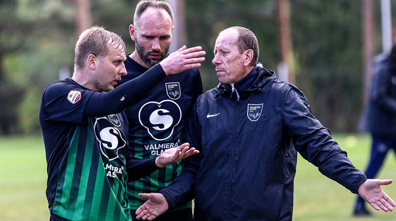 Valdis Veinbergs, Gatis Kalniņš un galvenais treneris Nikolajs Trubačovs. Foto: Jānis Līgats