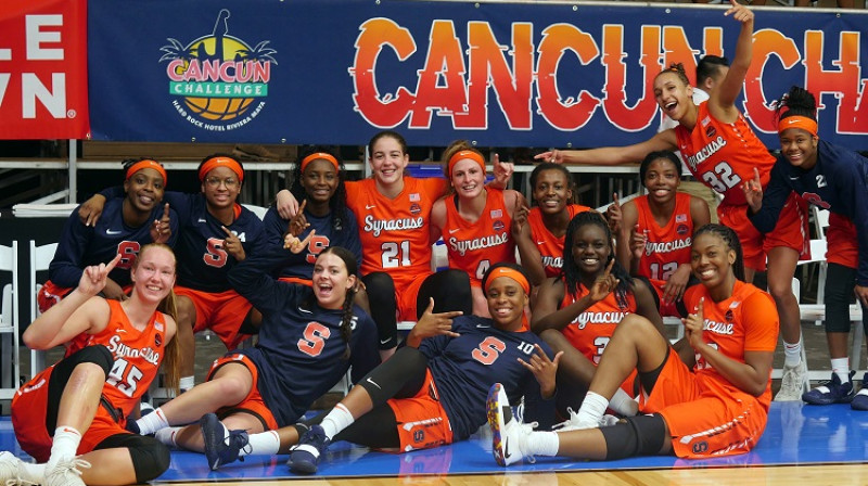 Digna Strautmane un "Syracuse": uzvara pagarinājuma pēdējā sekundē un pirmā vieta "Cancun Challenge". Foto: Syracuse