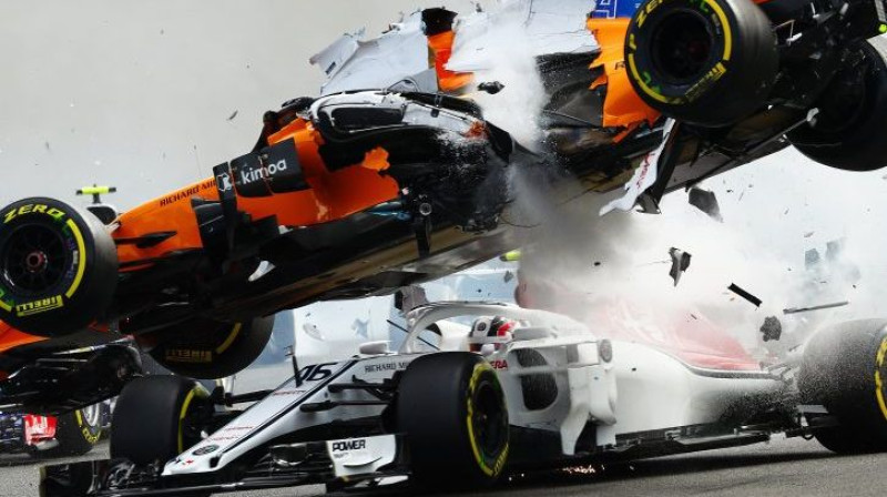 Alonso un Leklēra sadursme Beļģijas posmā. Foto: WRI