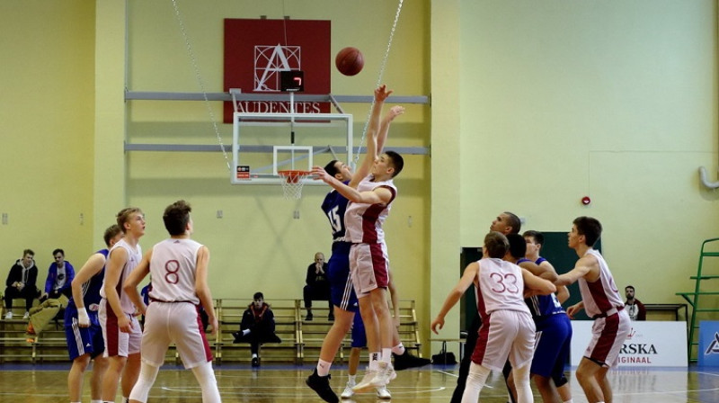 Iemetiens Latvijas un Somijas U16 izlašu spēlē. Foto: Siim Semiskar, basket.ee