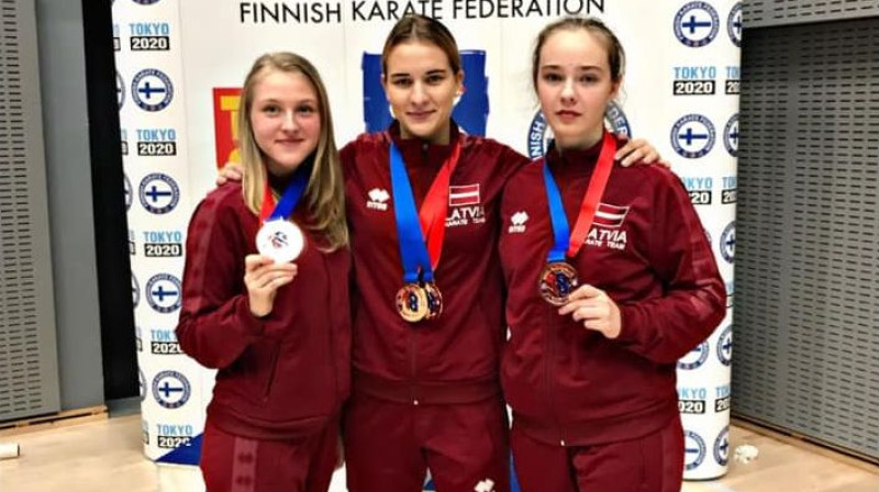 Kristīne Vīča, Viktorija Rezajeva, Ērika Koridze. Foto no Vīčas Facebook profila