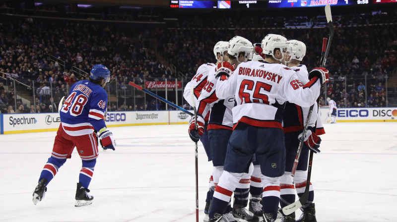 Vašingtonas "Capitals" hokejisti svin vārtu guvumu. Foto: Bruce Bennett/AFP/Scanpix