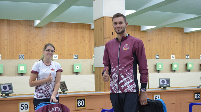 Agate Rašmane un Lauris Strautmanis. Foto: Riga Shooting Club