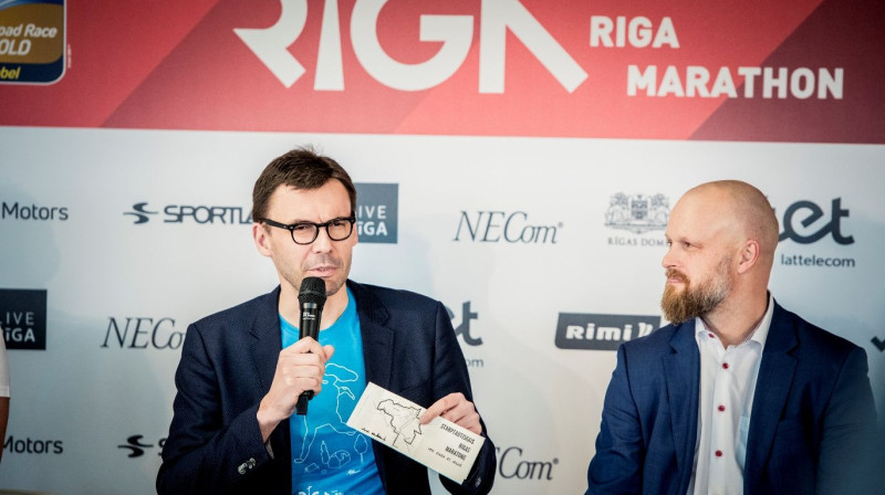 "Rimi" Rīgas maratona organizators Aigars Nords (pa kreisi). Foto: Renārs Koris